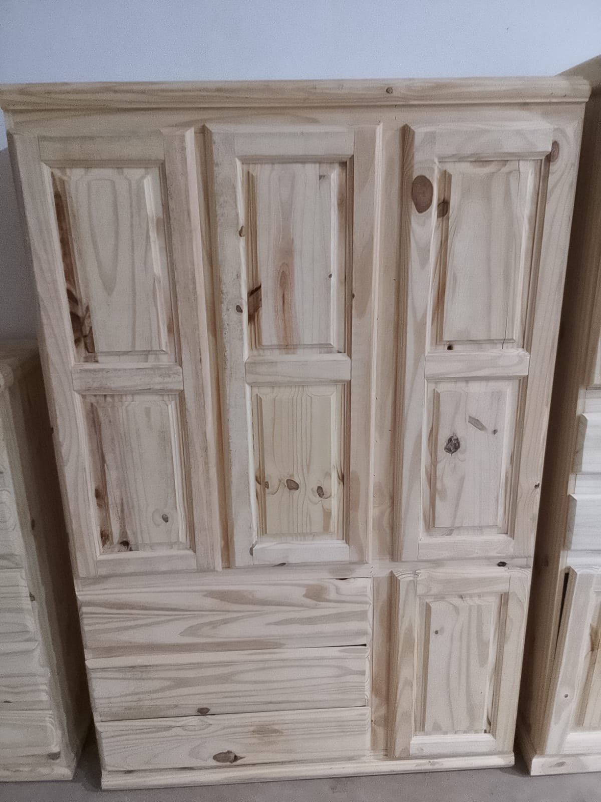 Ropero 4 puertas+ 3 cajones